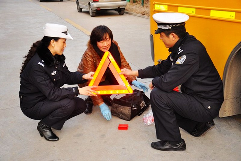 棗莊開展新學(xué)期校車安全檢查問題車不準上路