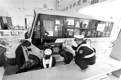順昌：校車“體檢”迎開學(xué)