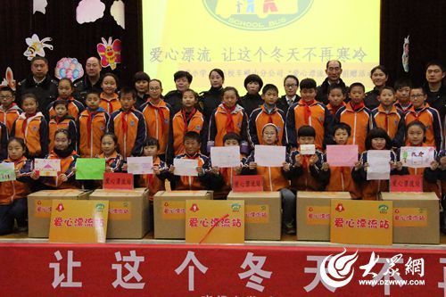 交運溫馨校車公司“愛心漂流站”三天收兩千件衣物 已寄往云南山區