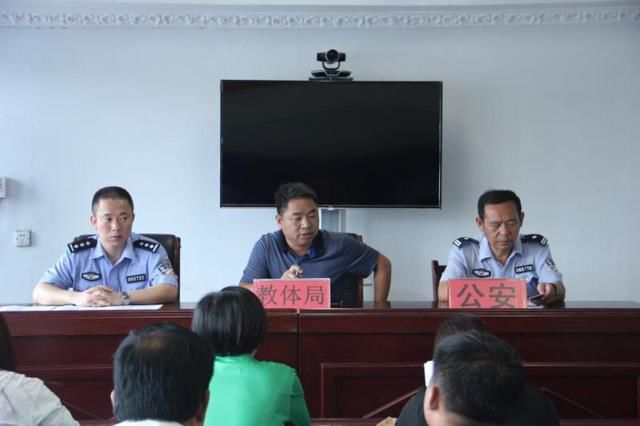河南省民權交警大隊聯(lián)合教育局召開校車約談講評會