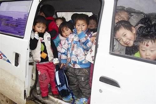 大連又現黑校車！幼兒園雇黑面包硬塞進18名幼童