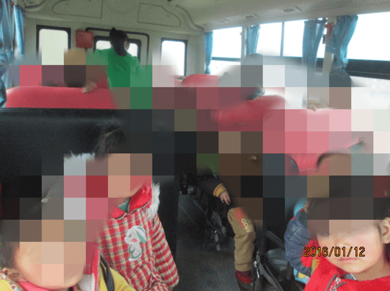 湖北蘄春首例校車嚴重超員案開庭審理
