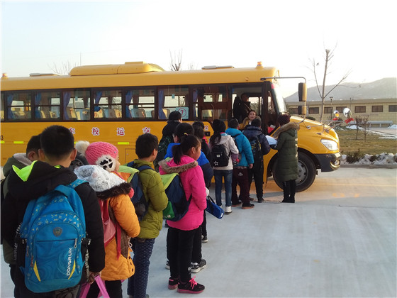 福山區(qū)兜余小學(xué)加強(qiáng)校車安全管理