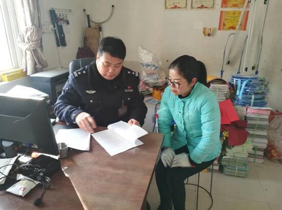 河南省新鄉(xiāng)市封丘縣：警方約談校車負(fù)責(zé)人 讓學(xué)生平安回家