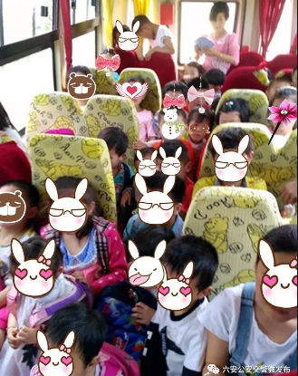 安徽：霍邱查獲一嚴(yán)重超員校車：核定載客19人實(shí)載42人
