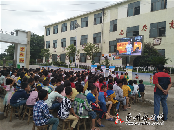 湖南永州：安全乘坐校車 助你我平安行