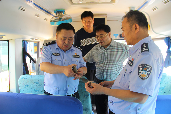 山東濟(jì)南市長(zhǎng)清區(qū)：為99輛校車(chē)“體檢” 確保學(xué)生安全