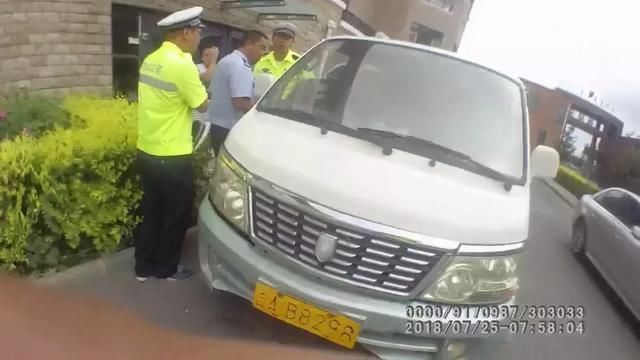 吉林省：公主嶺交警雷霆出擊 3臺黑校車落網(wǎng)