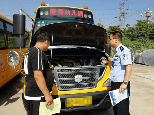 迎接開學季，邯鄲峰峰交警開展校車安全隱患大排查