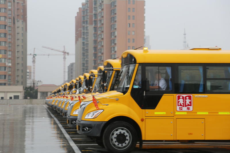 江蘇連云港贛榆區：學生今日起坐上專用校車