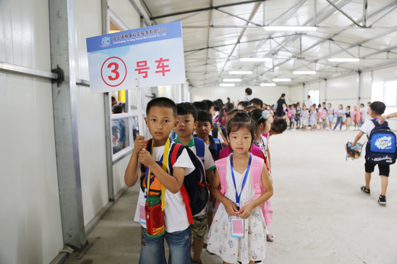江蘇連云港贛榆區：學生今日起坐上專用校車