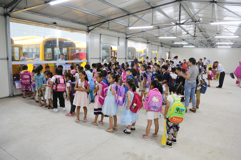 江蘇連云港贛榆區：學生今日起坐上專用校車