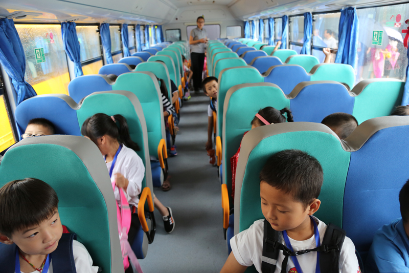 江蘇連云港贛榆區：學生今日起坐上專用校車