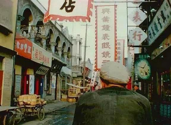解放6年后的一組老照片，原來那時候就有“校車”了