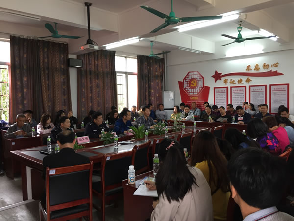 恩平市為全市校車安全運行打下“預防針”，對全市46輛校車進行安全檢查