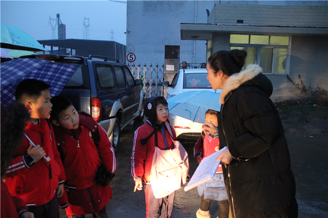 春季開學季 公交校車安全員跟車檢查忙