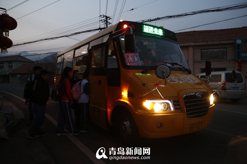 開學首日 2100輛溫馨校車運送15萬青島學生安全到校