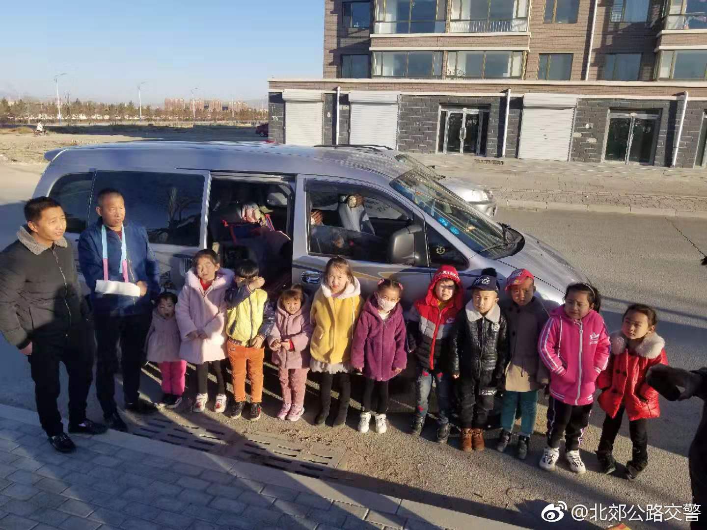 內蒙古包頭：北郊大隊查獲一起黑校車