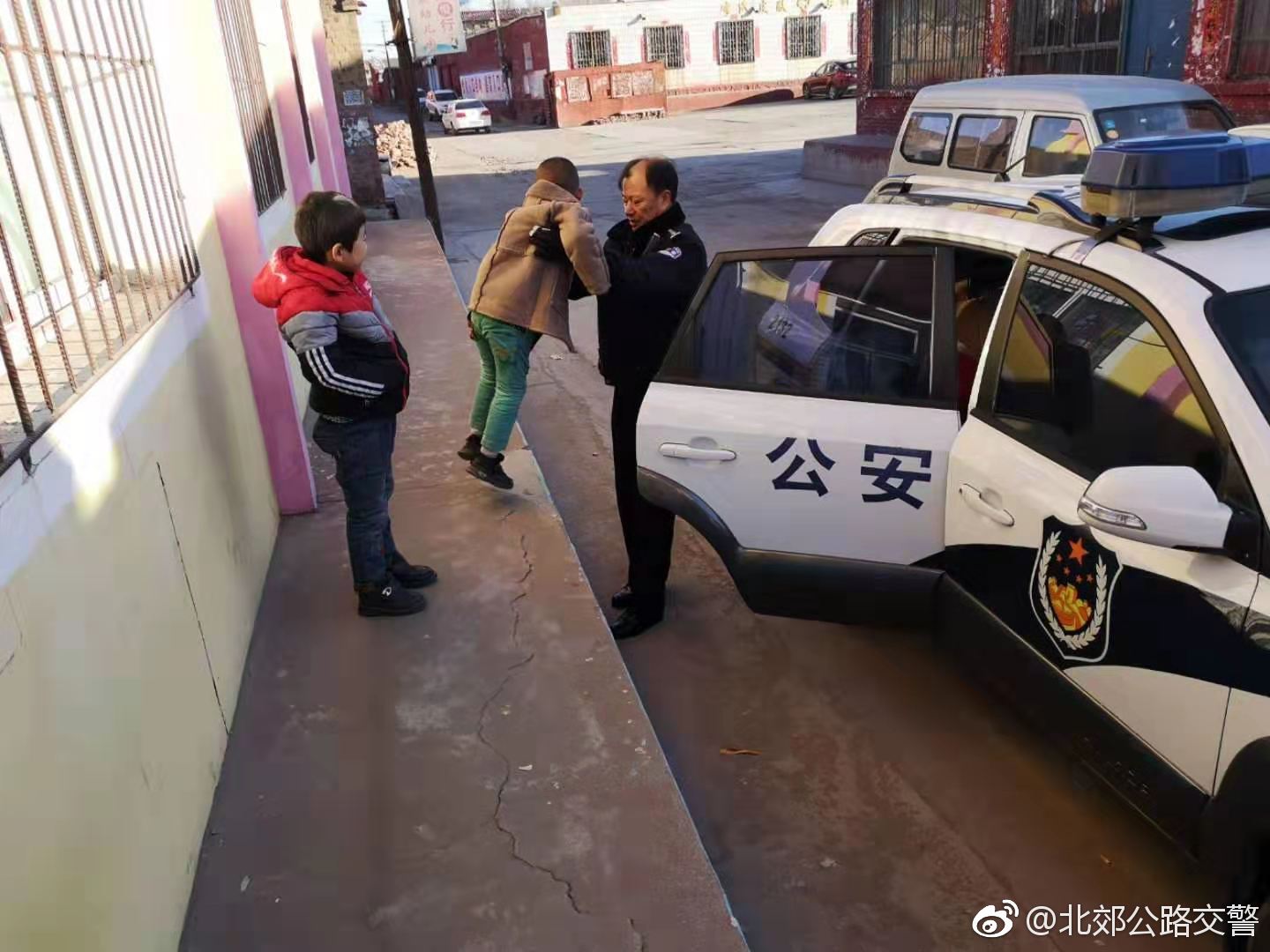 內蒙古包頭：北郊大隊查獲一起黑校車
