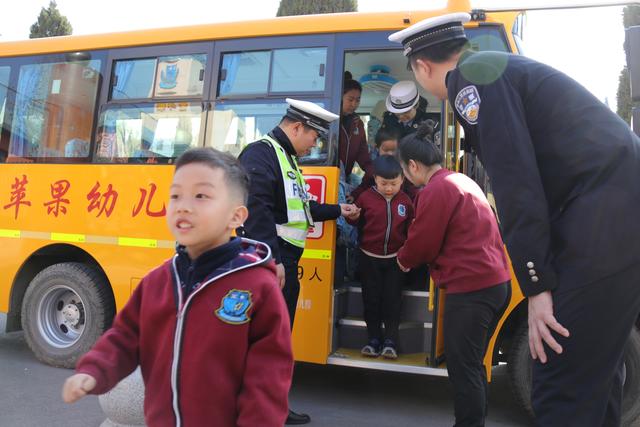 全國中小學生安全教育日 | 校車安全演練ing~