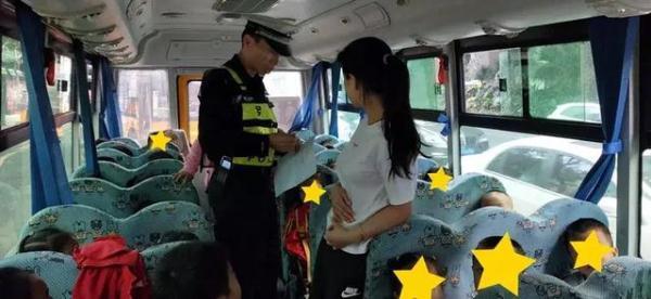 全市嚴查校車進行時！您家孩子坐的車都被交警攔下了……