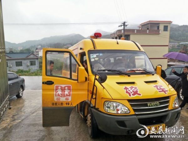 渡頭塘鎮開展校車安全大檢查