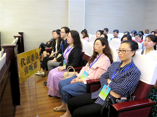 雨城區法院公開庭審雨城區首例幼兒園“非法校車”危險駕駛案
