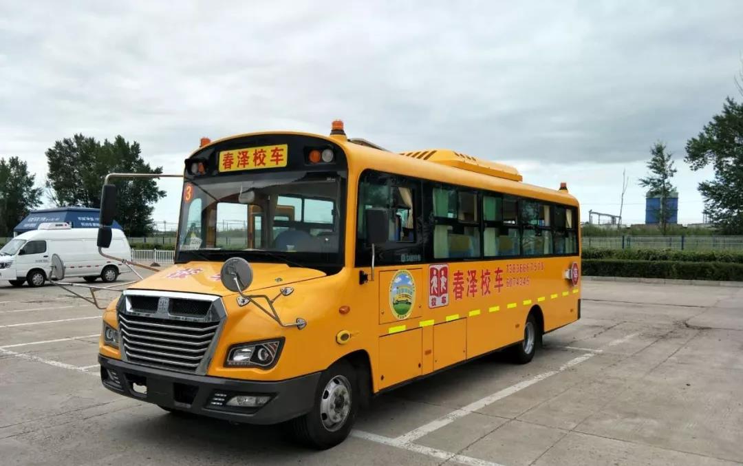 黑送子車(chē)校門(mén)口橫行，7臺(tái)正規(guī)校車(chē)卻辦不下來(lái)證！教育局：公交滿足需求，不予批準(zhǔn)