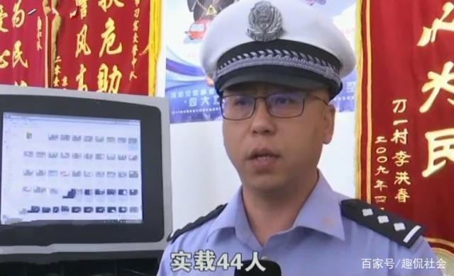 無牌無證黑送子車被查，女司機(jī)一問三不知，交警打開車門后傻眼了！