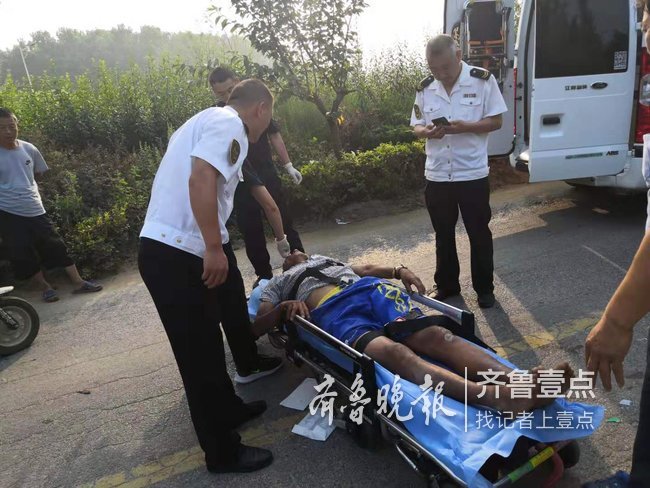 老人騎車(chē)摔倒路邊昏迷，校車(chē)員工緊急救助
