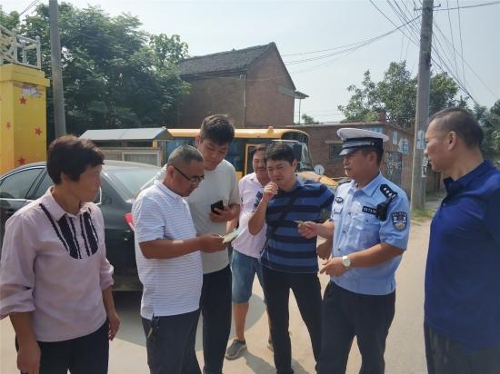 開封禹王臺區教體局聯合市交警四大隊、區應急管理局開展校車安全專項大檢查