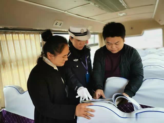 點贊，他們?yōu)楹⒆又纬鲂邪踩琳希? border=