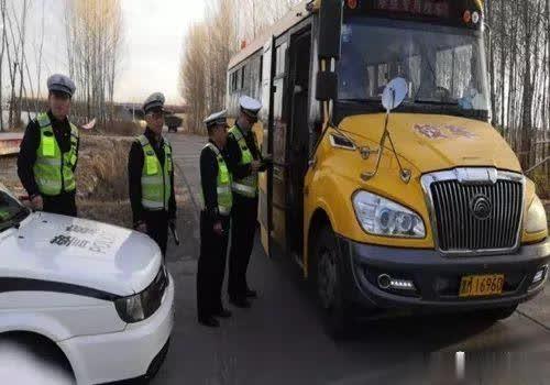 交警大隊全力做好秋冬季農(nóng)村校車安全管理工作