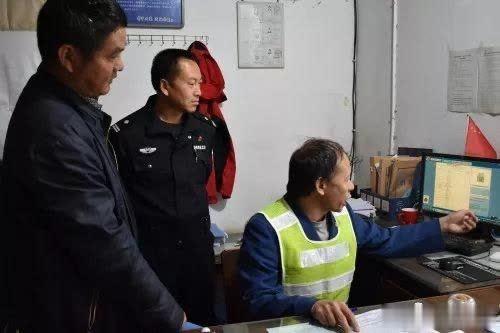 巍山交警聯(lián)合多部門深入轄區(qū)重點企業(yè)和學校開展冬季交通安全檢查