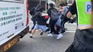 “他們想讓香港癱瘓！”暴徒對市民淋潑易燃液體、朝校車前扔汽油彈……