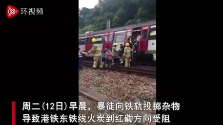“他們想讓香港癱瘓！”暴徒對市民淋潑易燃液體、朝校車前扔汽油彈……