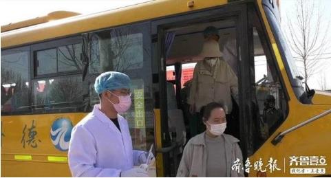 模擬開學(xué)！德州尚德小學(xué)開展疫情防控校車應(yīng)急演練