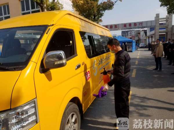 校車防疫應急演練，揚州江都區打造安全健康“流動校舍”