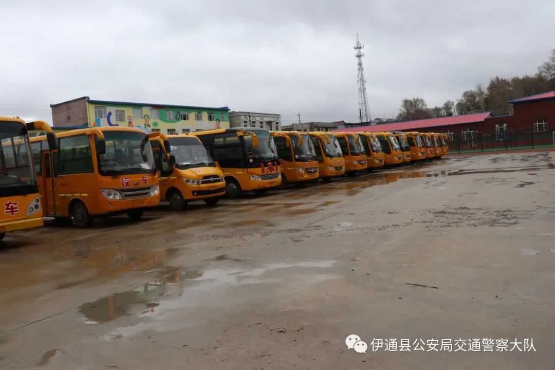 查安全、講案例，伊通交警為復(fù)學(xué)復(fù)課保駕護(hù)航