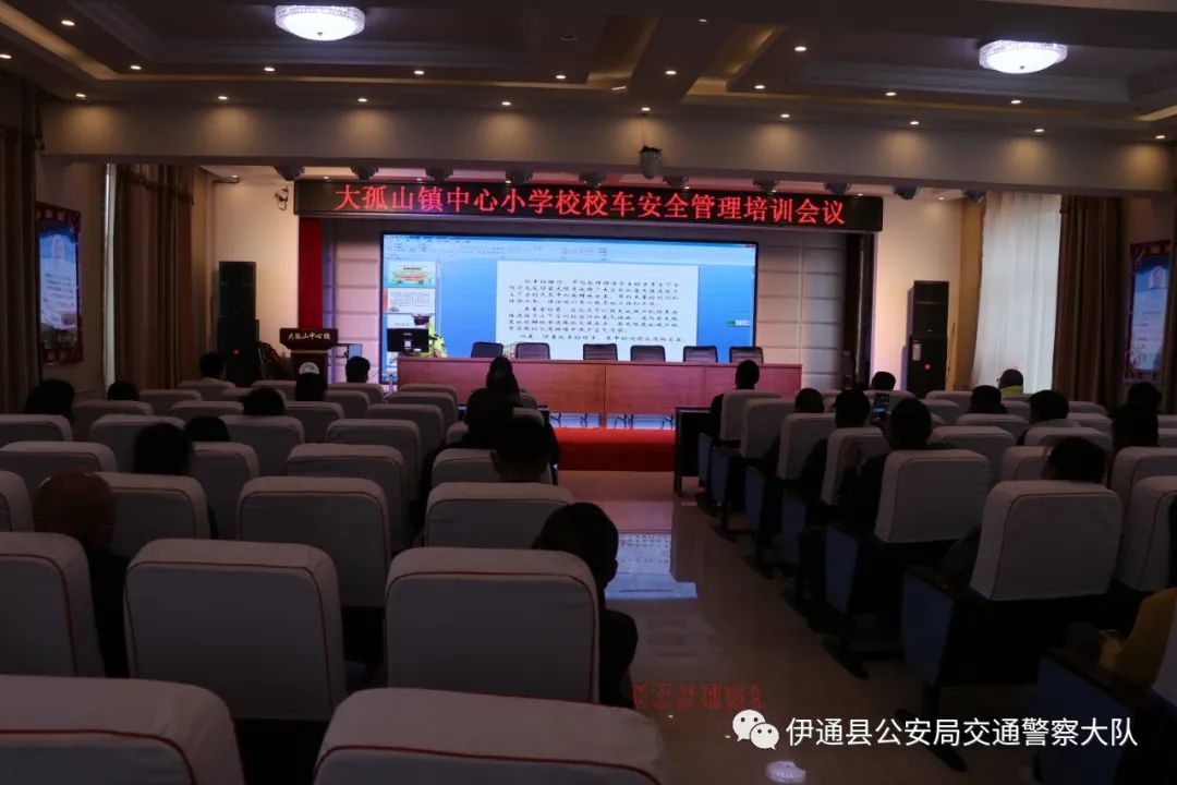 查安全、講案例，伊通交警為復(fù)學(xué)復(fù)課保駕護(hù)航