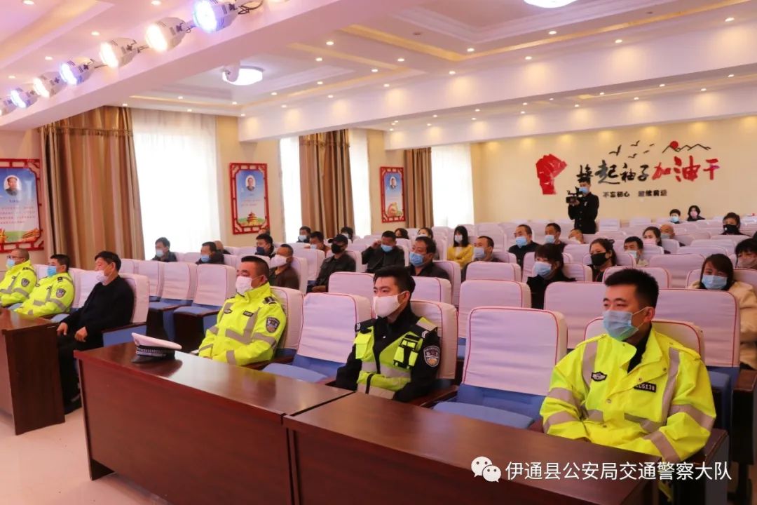 查安全、講案例，伊通交警為復(fù)學(xué)復(fù)課保駕護(hù)航