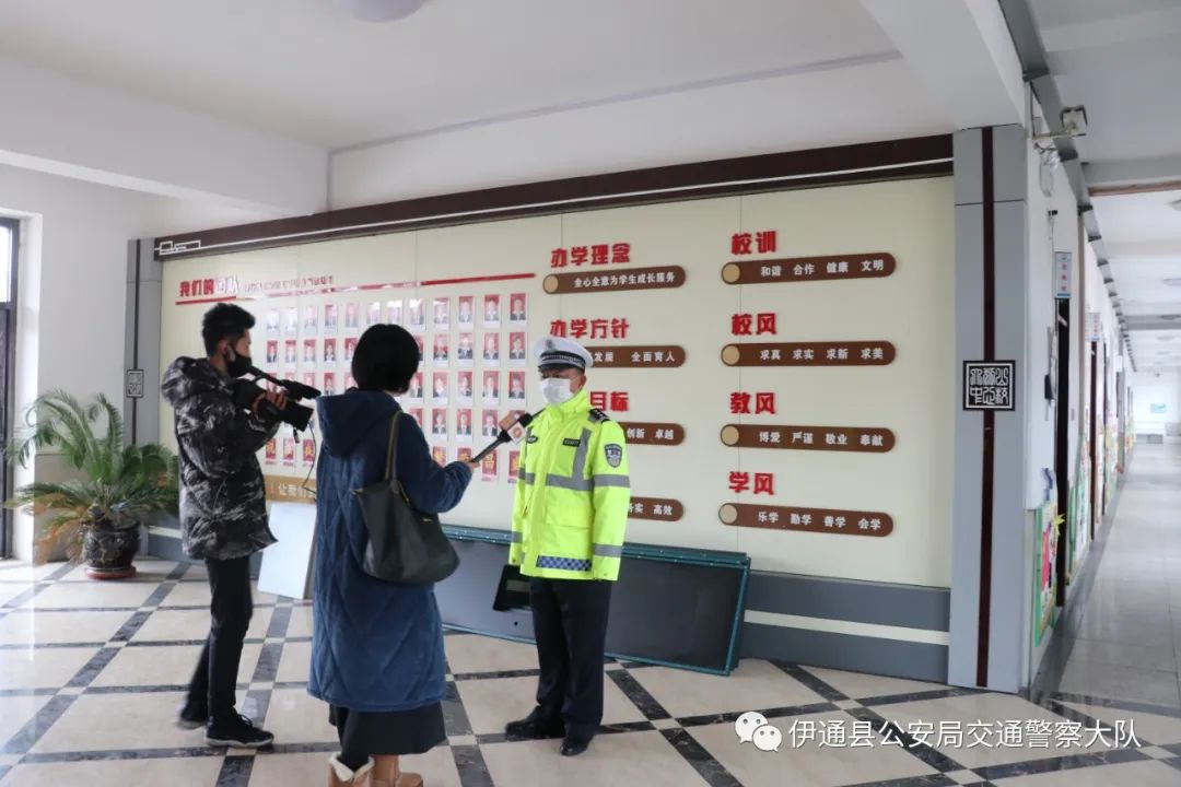 查安全、講案例，伊通交警為復(fù)學(xué)復(fù)課保駕護(hù)航