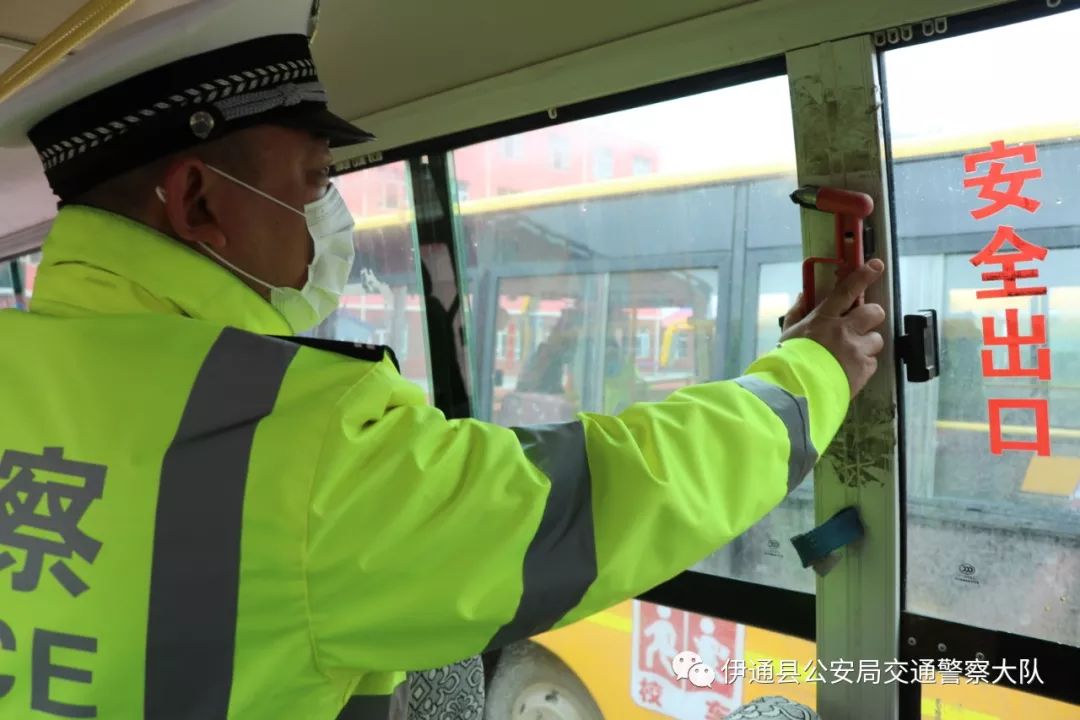 查安全、講案例，伊通交警為復(fù)學(xué)復(fù)課保駕護(hù)航