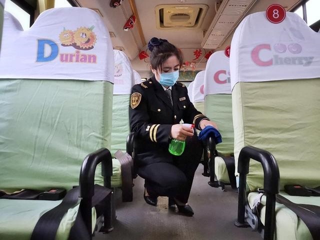復(fù)課首日 交運(yùn)西海岸溫馨校車啟動(dòng)163輛校車為學(xué)子保駕護(hù)航
