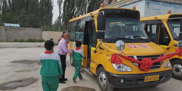 賀！ 新疆維吾爾自治區依其拜勒提村孩子喜提校車