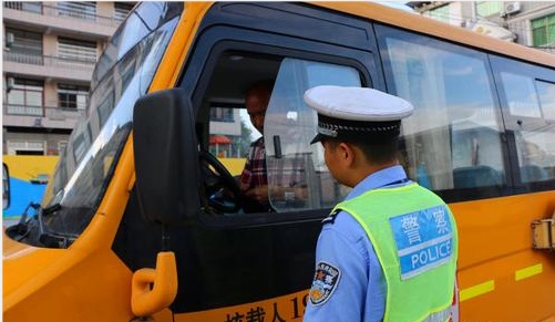 專用校車超員 司機(jī)受到重罰?。?！