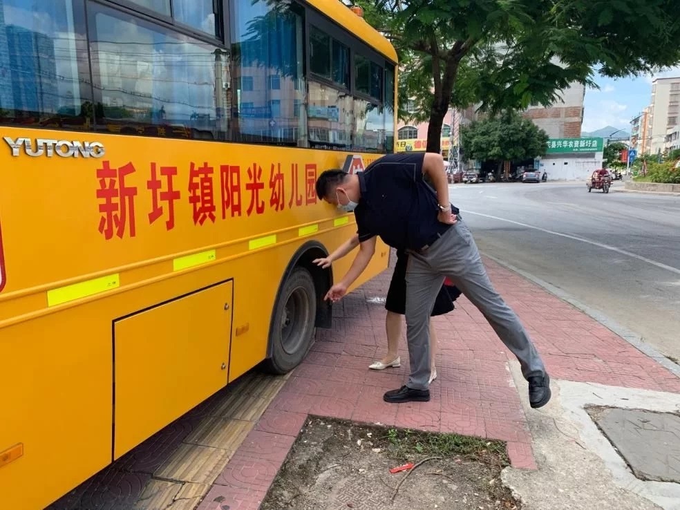 校車安不安全？查！