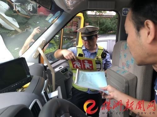 加強(qiáng)校車(chē)安全管理 湖南株洲天元區(qū)每月開(kāi)展兩次校車(chē)安全聯(lián)合檢查