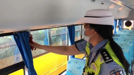 廣東里水學生返校時間越來越近，校車安全檢查起來~