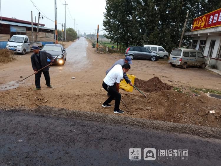 最美校車人：交運校車駕駛員義務墊土修路 方便過往行人